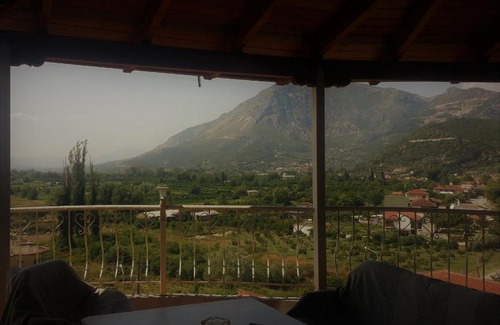 Vouvopotamos Ski Chalet | Douskas Place