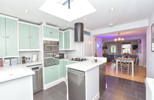 Arundel House | Dove Cottage Arundel-WATERSIDE TERRACE*CENTRAL*TRANQUIL*LUXURIOUS* PARKING