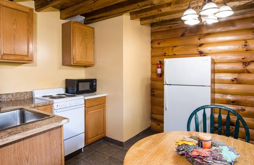 Lakeville Cottage | Dove Cottage at Secluded Cabins
