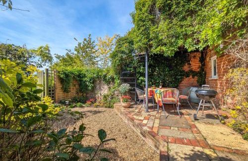 Halesworth House | Dove Cottage