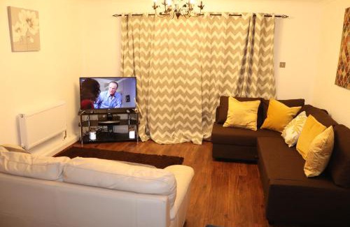 Rochester Apartment | Dove's Place in historic Rochester with Parking