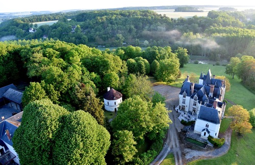 Noyant-de-Touraine Apartment | Dovecote in enclosed estate overlooking Château de brou