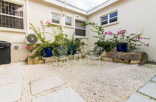 Dover House | Dover Beach Coastal Cottage in lush private grounds.
