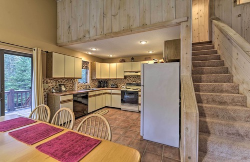 East Dover House | Dover Home: 7 Mi to Mount Snow Grand Summit Resort