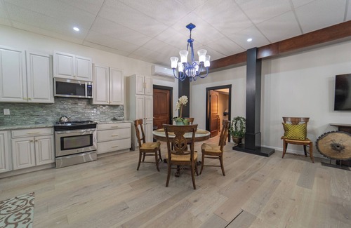 Grove City Apartment | Down Town Fancy Fancy Upscale 2 Bedroom Loft
