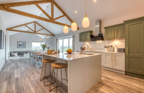 West Ilsley Cottage | Downs - sleeps 12 guests in 6 bedrooms