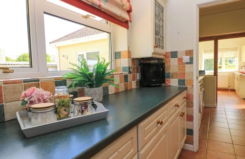 Zeals House | DOWNS VIEW, pet friendly, with a garden in Norton Ferris