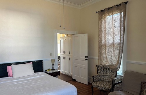 Anniston Apartment | Downstairs Studio apartment in delightful Anniston with WiFi, AC