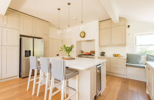 Deal Apartment | Downsview - A wonderfully large family home on the beach in Kingsdown, Kent sleeping eight