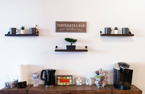 Downtown Edmonton Condo | ⭐️ Downton Edmonton Loft w/Free Parking - Walk to Rogers Place!