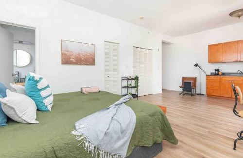 Downtown Miami Apartment | Downtown 1-BR with Balcony - 5 Minutes to Wynwood