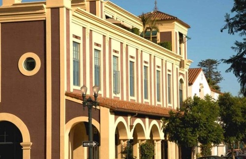 Lower State Condo | DOWNTOWN 2 BDRM LUXURY LOFT - NEAR BEACH