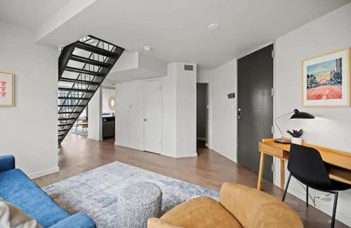 West End Apartment | Downtown 2 bedroom Apartment with Stunning Austin Views Pool, Gym, Centric