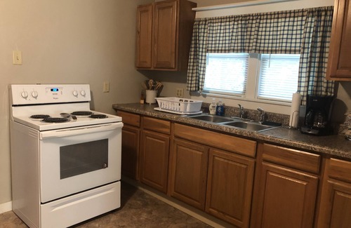 Wabash House | Downtown 2 Bedroom Cottage, Sleeps 6, Walk to Honeywell, Downtown Restaurants