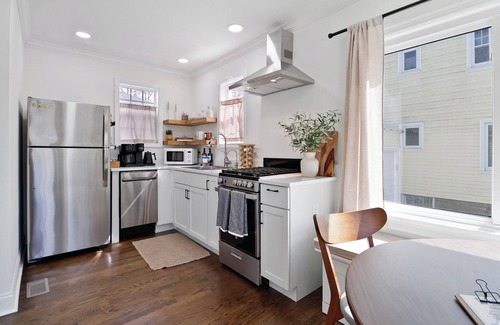 Valparaiso House | Downtown 2 BR Cottage w/King Bed