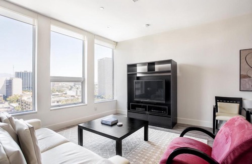City West Apartment | Downtown 2br w pool gym wd nr Convention Center LAX-1040