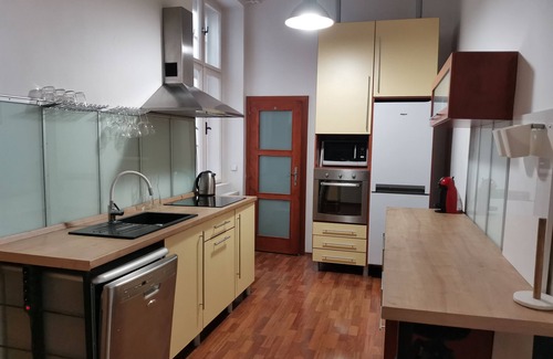 Old Town Apartment | Downtown 3 BDR Charm - walk to all attractions