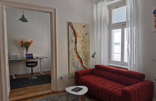 Old Town Apartment | Downtown 3 BDR Charm - walk to all attractions