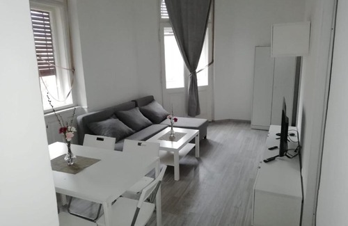 Szombathely Apartment | Downtown 4 Bedroom apartment with Balcony on Szell K street