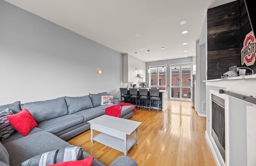 Italian Village House | Downtown 4BR, Hot tub, Rooftop Deck – 1 Block to High St, Walk to Convention Ctr