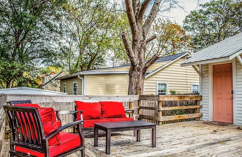 Starkville House | Downtown Access | Cozy | Covered Porch