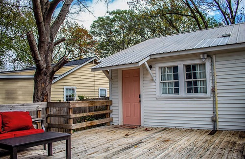 Starkville House | Downtown Access | Cozy | Covered Porch