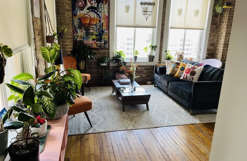 Downtown Houston Apartment | Downtown adventure- Easy access for sports and entertainment.