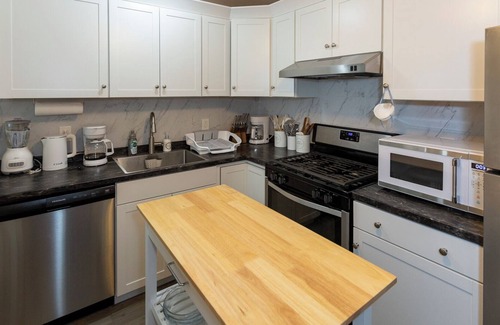 Peekskill House | Downtown Allergy Friendly 100%Organic West Point and Wedding Groups Only