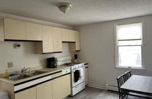 Amesbury Apartment | Downtown Amesbury 15 Mins to Beach