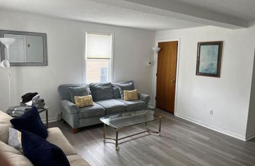 Amesbury Apartment | Downtown Amesbury 15 Mins to Beach