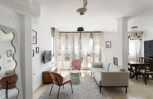 Giv'atayim Apartment | Downtown apartment 3BDR with city view
