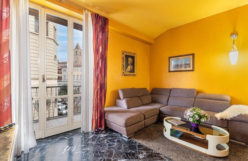 Arezzo Apartment | Downtown apartment of 180sqm offers WiFi a panoramic balcony.