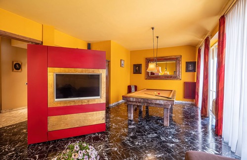Arezzo Apartment | Downtown apartment of 180sqm offers WiFi a panoramic balcony.
