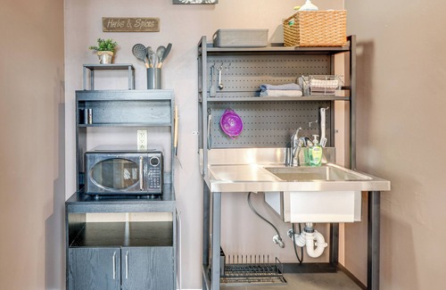 Lancaster Apartment | Downtown Apt: 23 Mi to Hocking Hills State Park