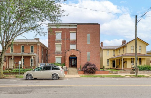 Lancaster Apartment | Downtown Apt: 23 Mi to Hocking Hills State Park