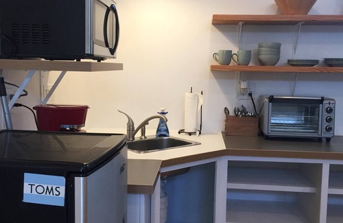 Lockhart Apartment | Downtown Art Studio Apartment