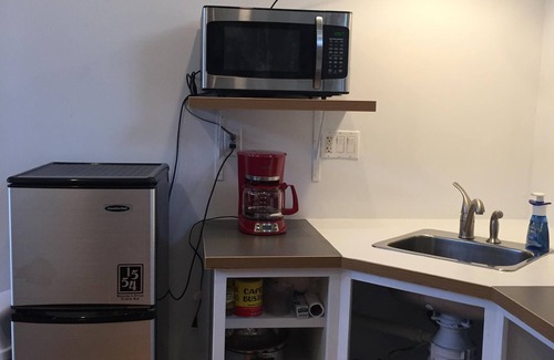 Lockhart Apartment | Downtown Art Studio Apartment