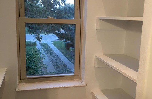 Lockhart Apartment | Downtown Art Studio Apartment