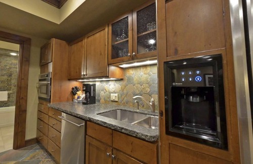 West End Resort | Downtown Aspen 2BR Presidential condo w/Heated Pool & Hot Tub,valet ski storage