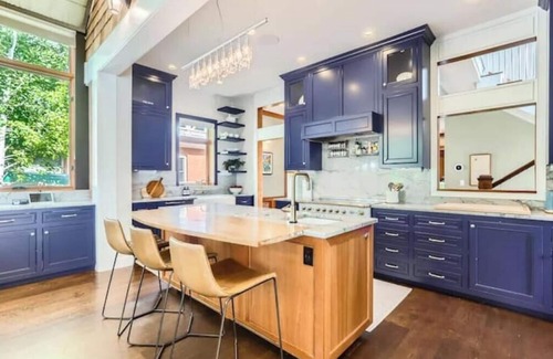 Downtown Apartment | Downtown Boulder Gem – Stylish 4BDR by the Creek