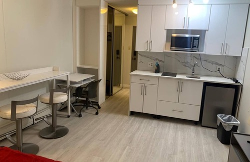 Downtown Calgary Apartment | Downtown Calgary Retreat: Modern Cozy Studio