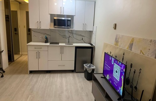 Downtown Calgary Apartment | Downtown Calgary Retreat: Modern Cozy Studio