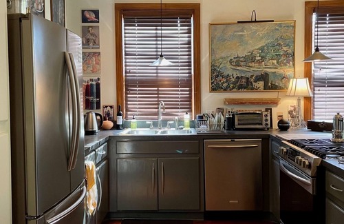 Cannonborough Elliotborough Condo | Downtown Cannonborough Bed and Bath in Historic House Condo.