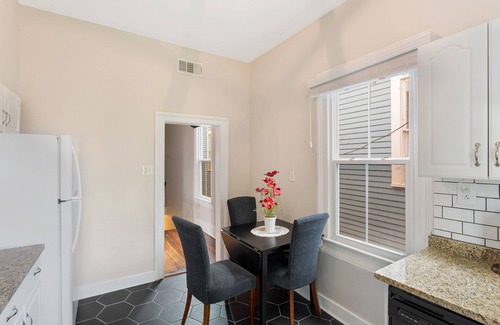 Savannah Victorian District Apartment | Downtown Charm + Close to Nightlife, Enmarket Arena by Lucky Savannah
