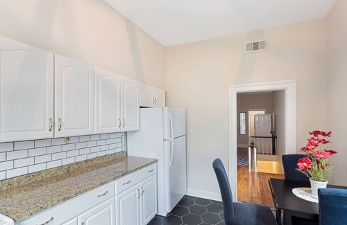 Savannah Victorian District Apartment | Downtown Charm + Close to Nightlife, Enmarket Arena by Lucky Savannah
