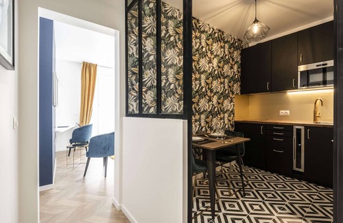 Hincmar Apartment | Downtown: Confort Moderne, Fiber Optics, Netflix, Parking