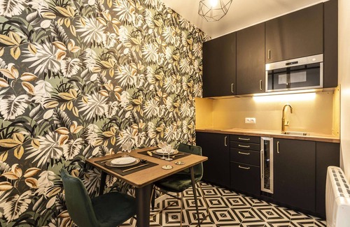 Hincmar Apartment | Downtown: Confort Moderne, Fiber Optics, Netflix, Parking