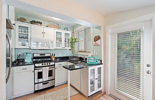 Flamingo Parks Cottage | Downtown Cottage-Quiet-Private-Close to Everything