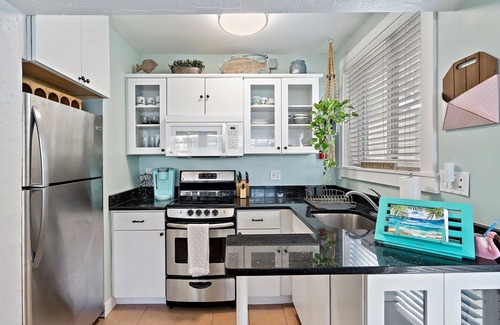 Flamingo Parks Cottage | Downtown Cottage-Quiet-Private-Close to Everything