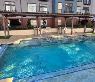 Deep Ellum Apartment | Downtown Dallas 2bd free parking
